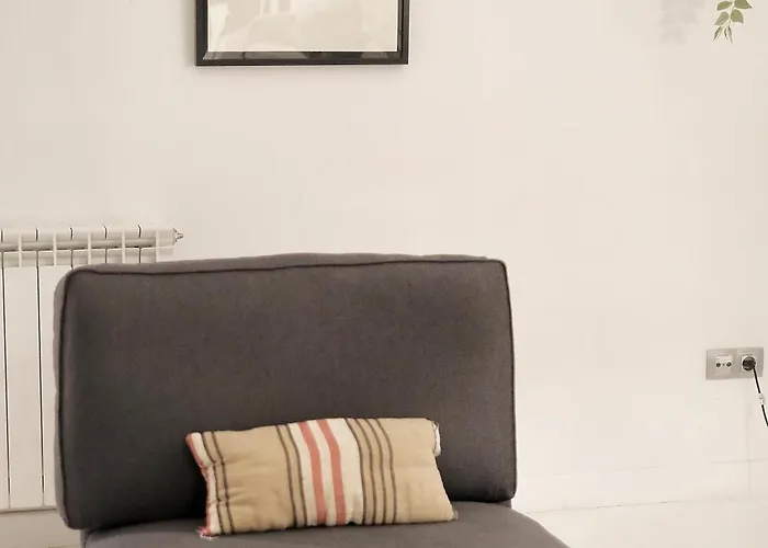 White Cozy Flat In Donostia