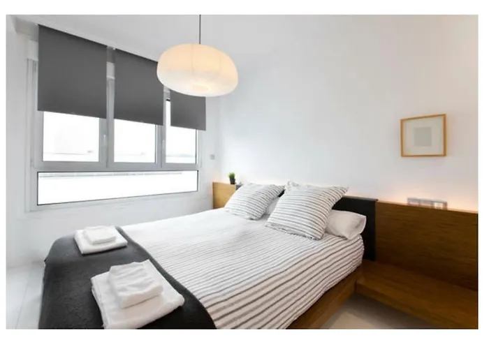 White Cozy Flat In Donostia