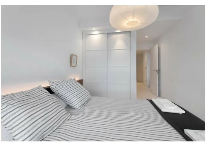 White Cozy Flat In Donostia Daire