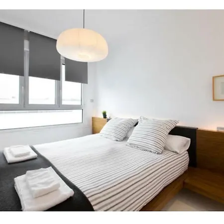 White Cozy Flat In Donostia